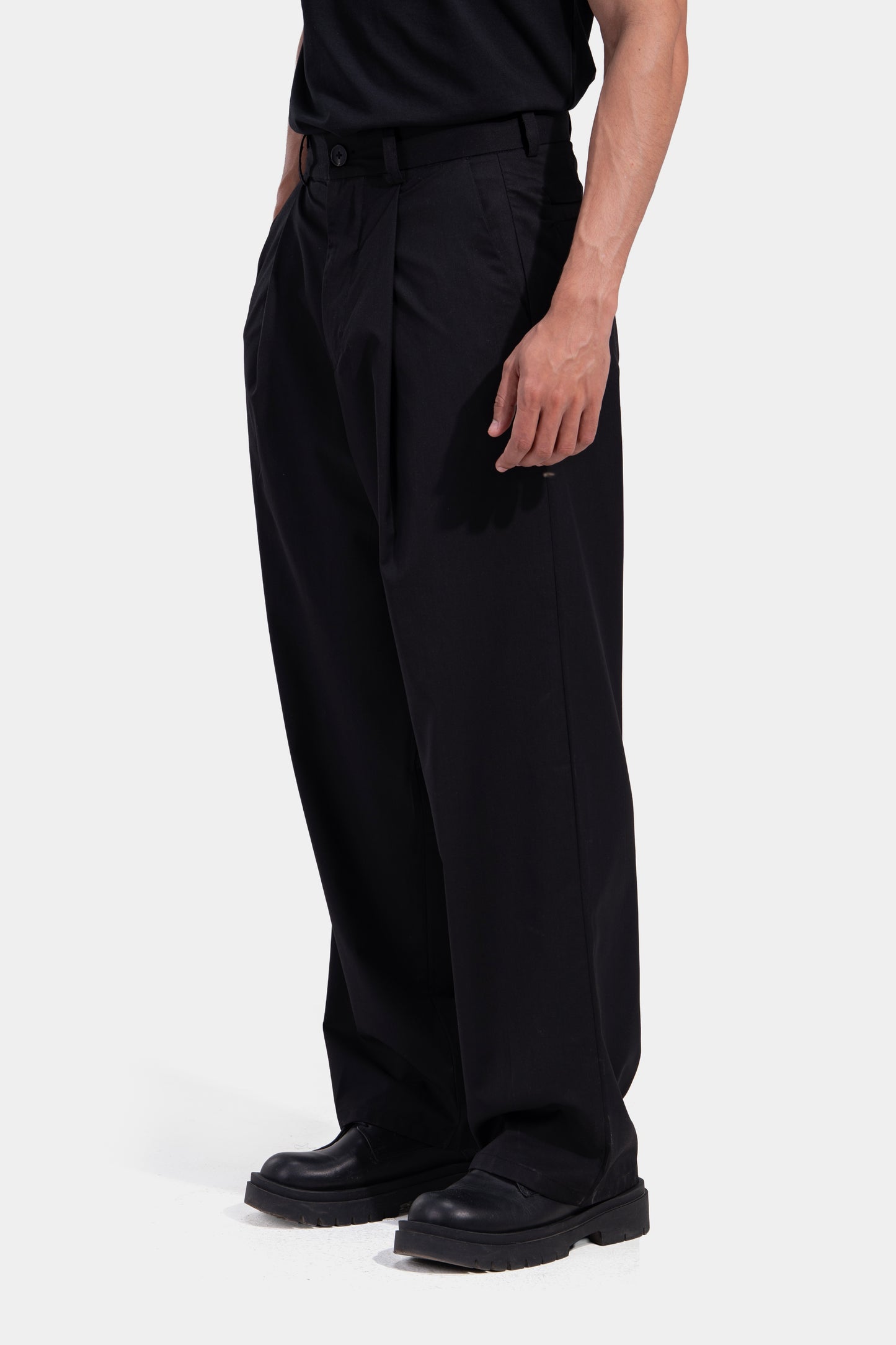 Tapered Waist Pleated Pants