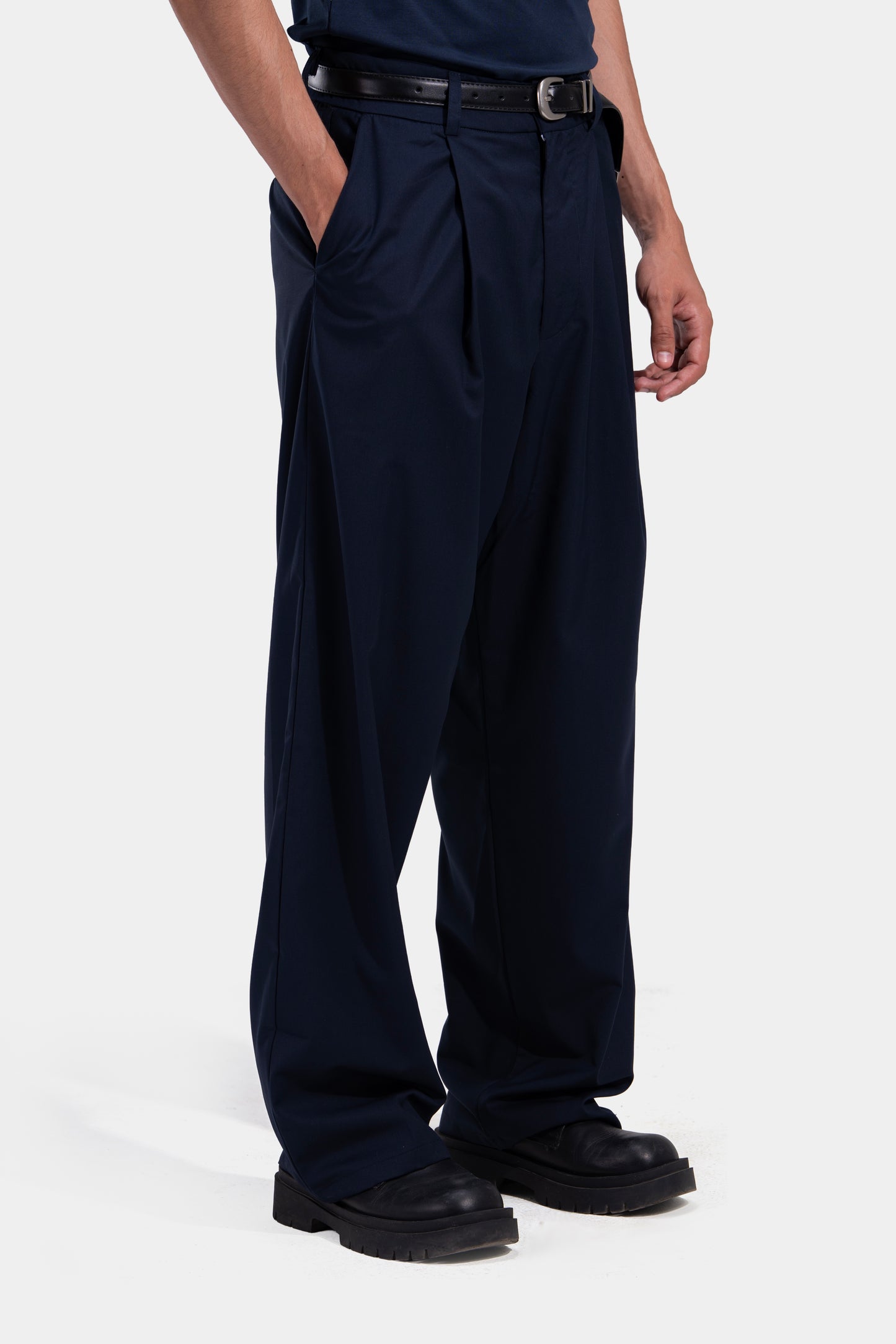 Tapered Waist Pleated Pants