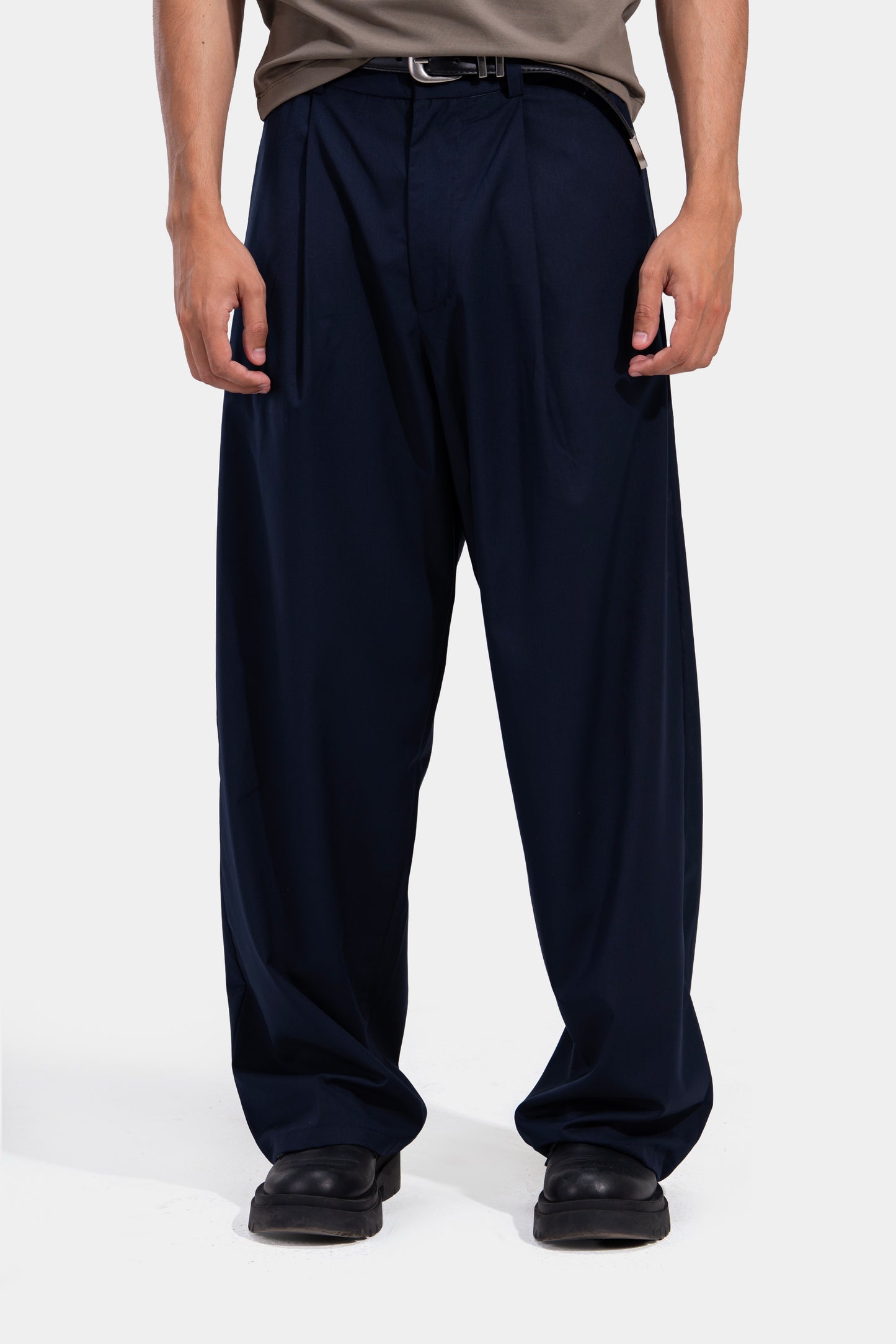 Tapered Waist Pleated Pants