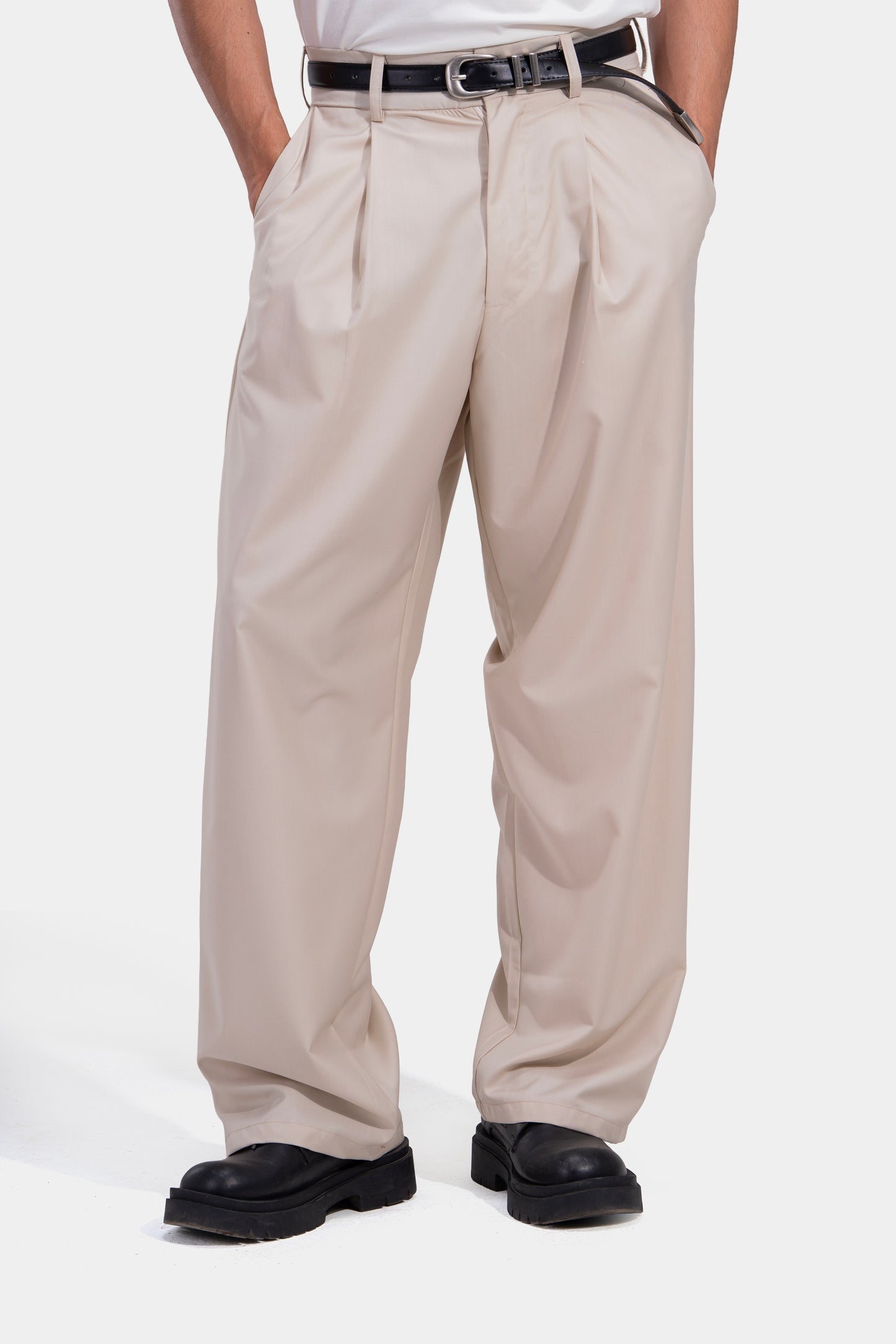 Tapered Waist Pleated Pants