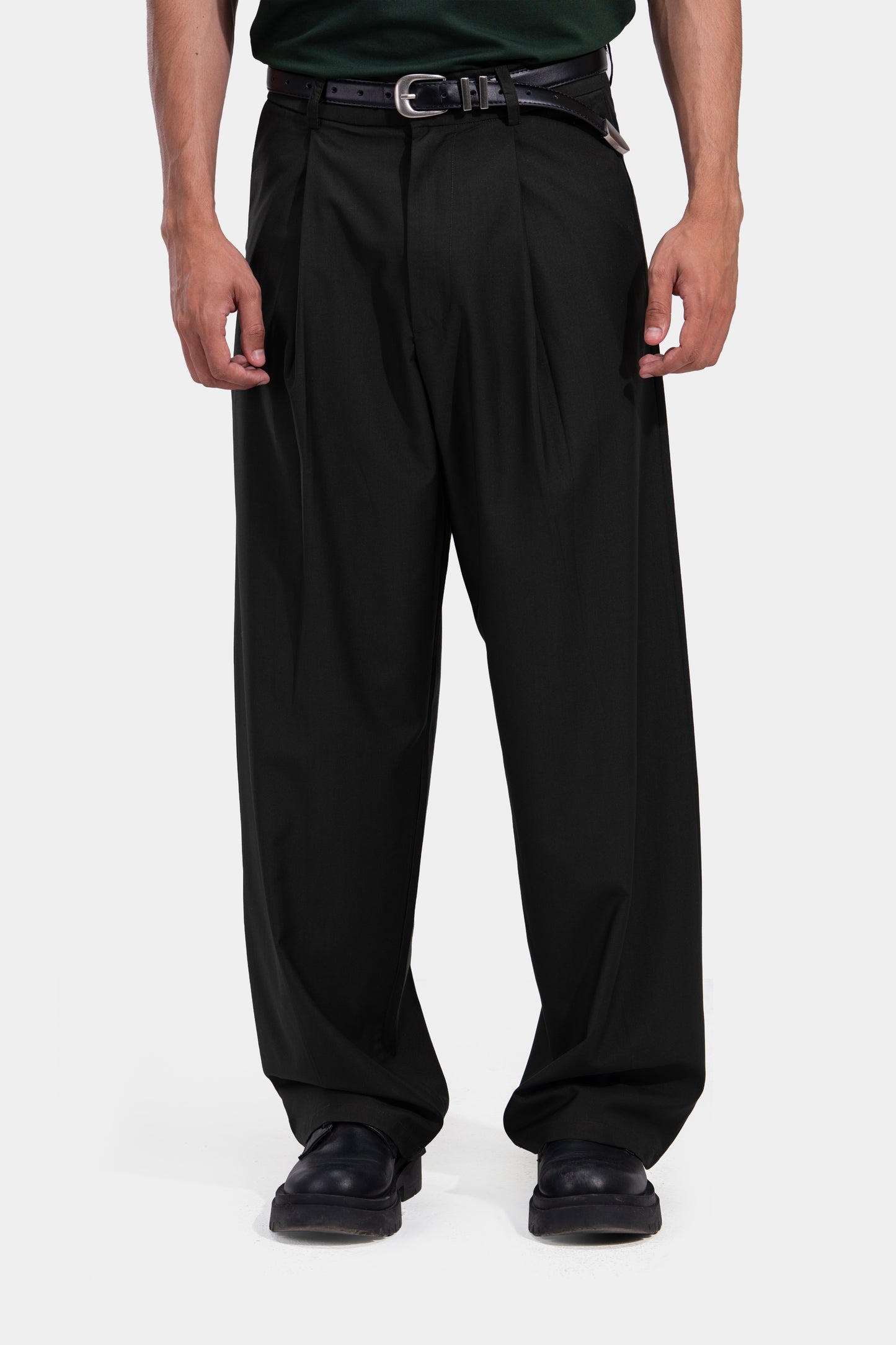 Tapered Waist Pleated Pants