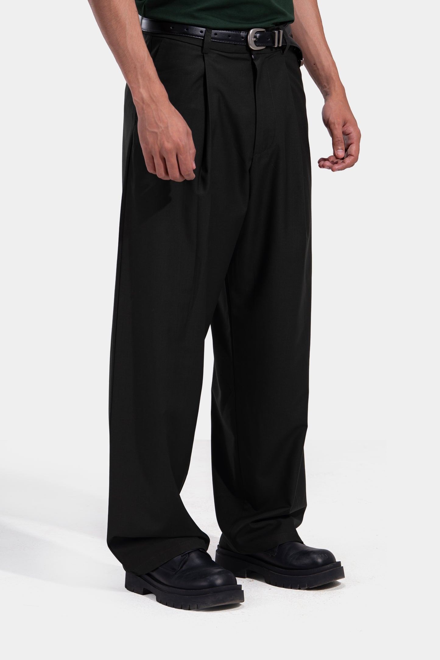 Tapered Waist Pleated Pants