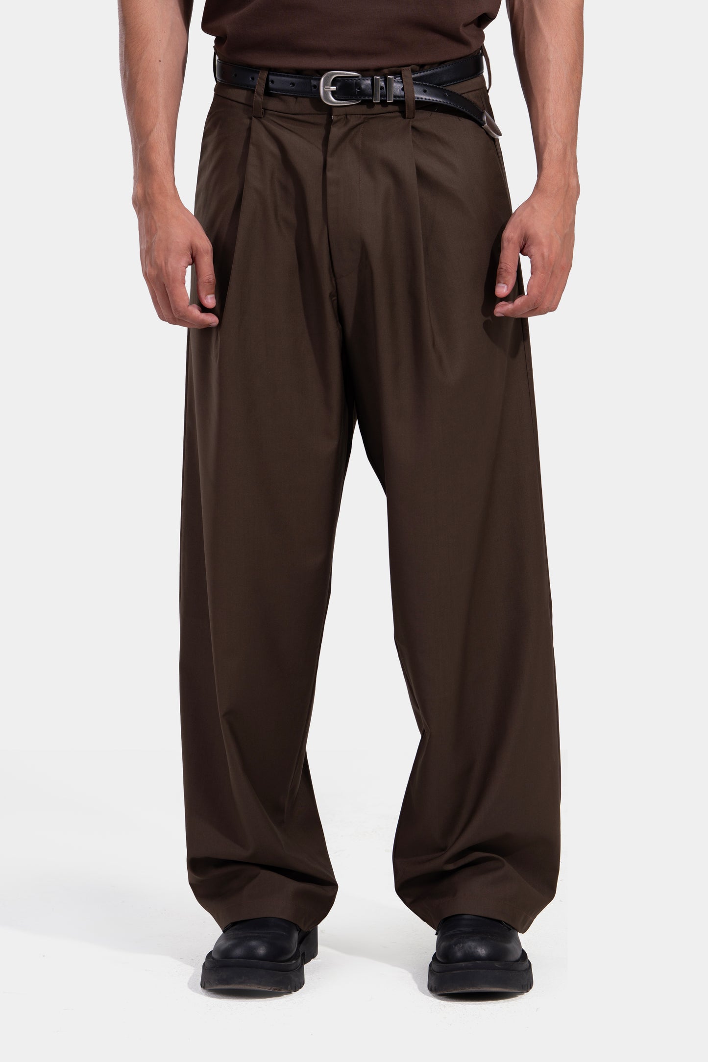 Tapered Waist Pleated Pants
