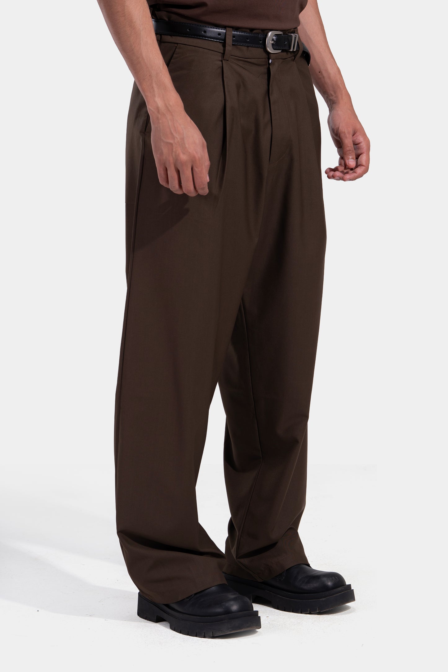 Tapered Waist Pleated Pants